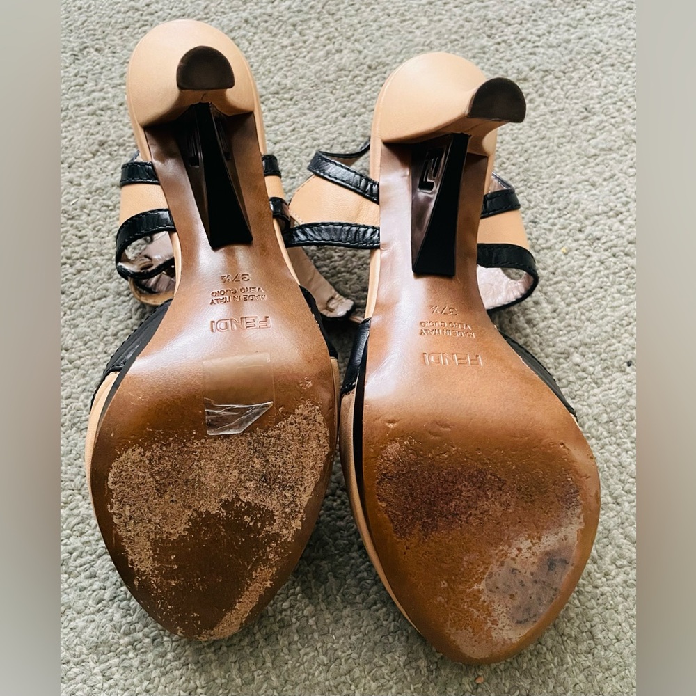 FENDI Black / Cream Leather Heels With Cut - Out FENDI Logo Detail & Dust Bag - Picture 13 of 13